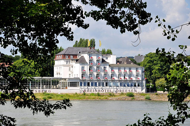 Blick auf das Rheinhotel Dreesen