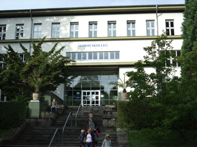 Eingang des Aloisiuskollegs