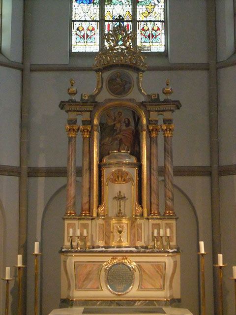 Blick auf den Altar der St. Andreaskirche